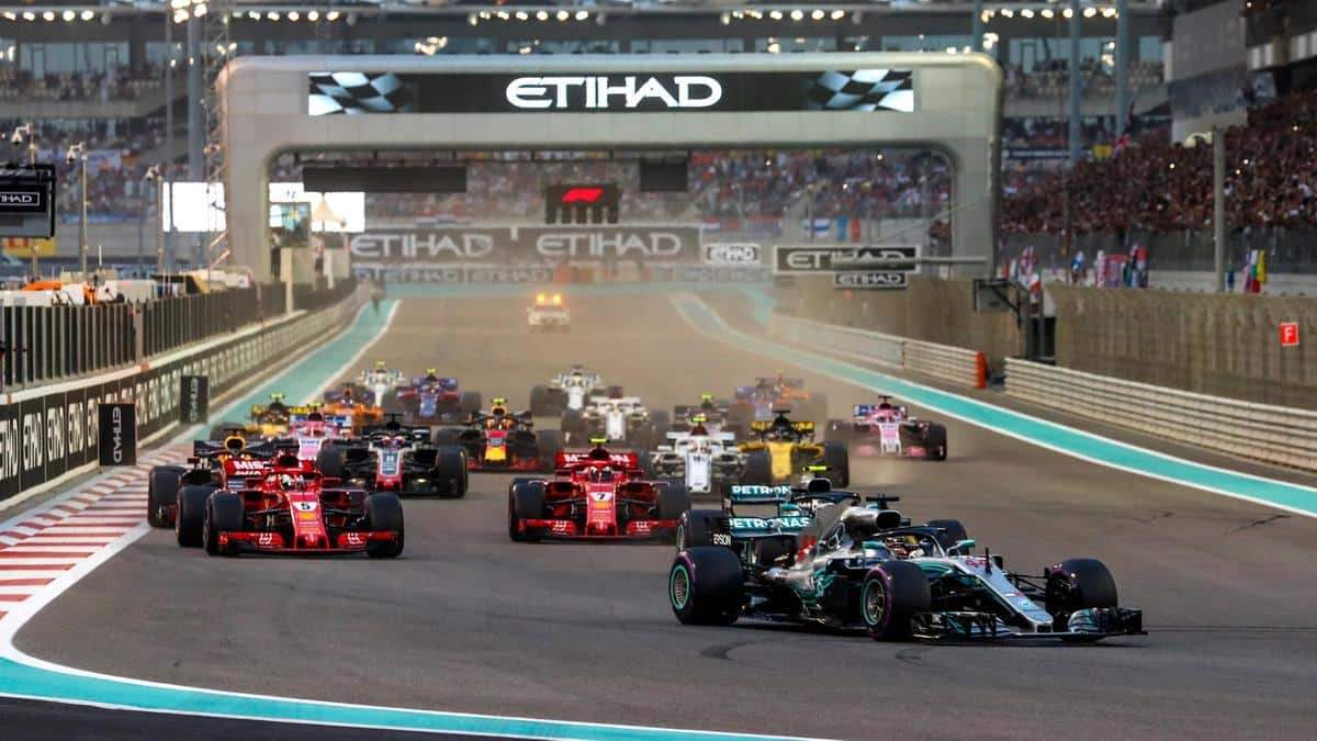 Formule 1, 2020 in Abu Dhabi met optreden van Tricks & Beats!